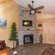 Upper Canyon Inn & Cabins