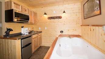 Upper Canyon Inn & Cabins