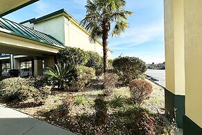 Super Inn & Suites by OYO Milledgeville