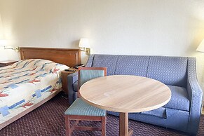 Super Inn & Suites by OYO Milledgeville