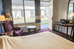 Super Inn & Suites by OYO Milledgeville