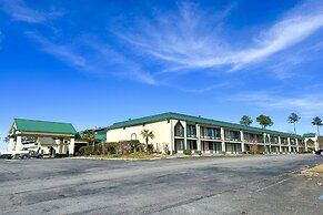 Super Inn & Suites by OYO Milledgeville