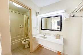 Super Inn & Suites by OYO Milledgeville