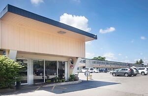 Days Inn by Wyndham Hicksville Long Island