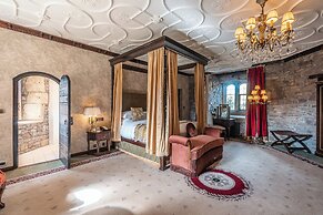 Thornbury Castle, Relais & Châteaux