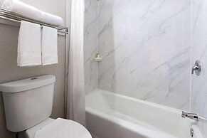 Days Inn & Suites by Wyndham Fort Pierce Midtown