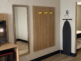 Days Inn & Suites by Wyndham Fort Pierce Midtown