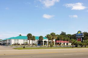 Days Inn & Suites by Wyndham Fort Pierce Midtown