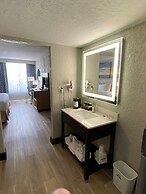 Days Inn & Suites by Wyndham Fort Pierce Midtown