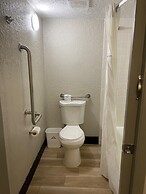 Days Inn & Suites by Wyndham Fort Pierce Midtown