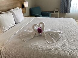 Days Inn & Suites by Wyndham Fort Pierce Midtown