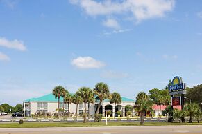 Days Inn & Suites by Wyndham Fort Pierce Midtown
