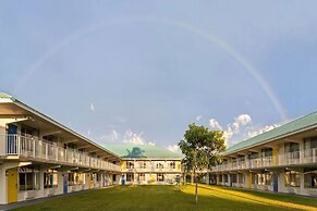 Days Inn & Suites by Wyndham Fort Pierce Midtown