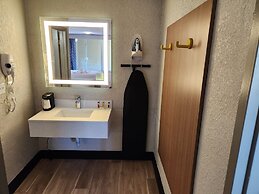 Days Inn & Suites by Wyndham Fort Pierce Midtown