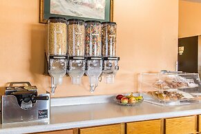 Econo Lodge & Suites