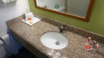 Econo Lodge & Suites