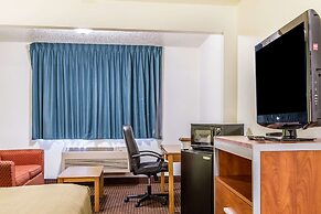 Econo Lodge & Suites