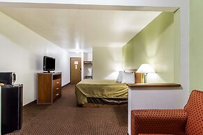 Econo Lodge & Suites