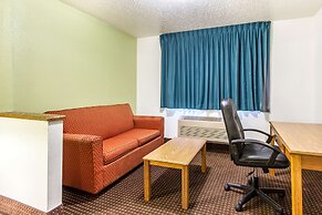 Econo Lodge & Suites