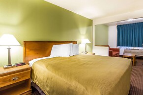 Econo Lodge & Suites