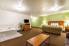 Econo Lodge & Suites