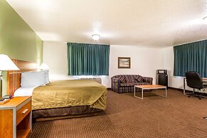 Econo Lodge & Suites