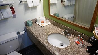 Econo Lodge & Suites