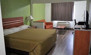 Econo Lodge & Suites