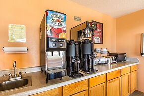 Econo Lodge & Suites