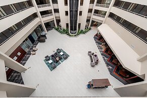 Crowne Plaza Suites Arlington by IHG