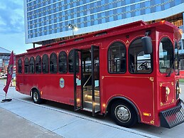 Crowne Plaza Suites Arlington by IHG