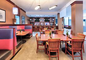 Crowne Plaza Suites Arlington by IHG