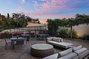 Courtyard New Haven at Yale