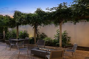 Courtyard New Haven at Yale