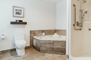 Crowne Plaza Fredericton-Lord Beaverbrook by IHG