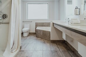 Crowne Plaza Fredericton-Lord Beaverbrook by IHG