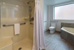 Crowne Plaza Fredericton-Lord Beaverbrook by IHG