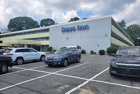 Days Inn by Wyndham Alexandria South