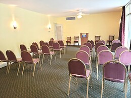 Days Inn by Wyndham Alexandria South