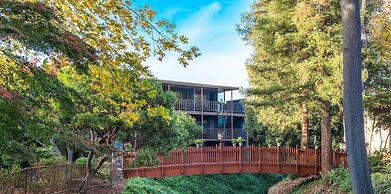 Creekside Inn