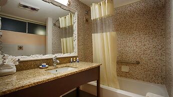 Best Western Plus Yacht Harbor Inn