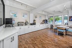Best Western Plus Yacht Harbor Inn