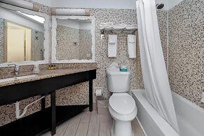 Best Western Plus Yacht Harbor Inn