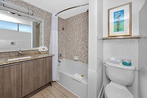 Best Western Plus Yacht Harbor Inn