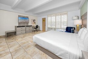 Best Western Plus Yacht Harbor Inn