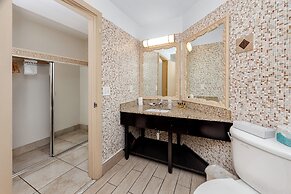 Best Western Plus Yacht Harbor Inn