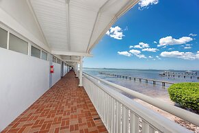Best Western Plus Yacht Harbor Inn