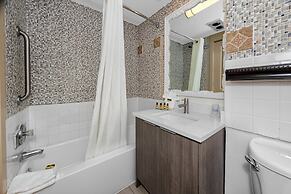 Best Western Plus Yacht Harbor Inn