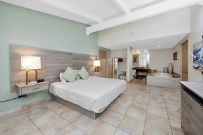 Best Western Plus Yacht Harbor Inn