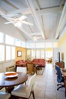 Best Western Plus Yacht Harbor Inn